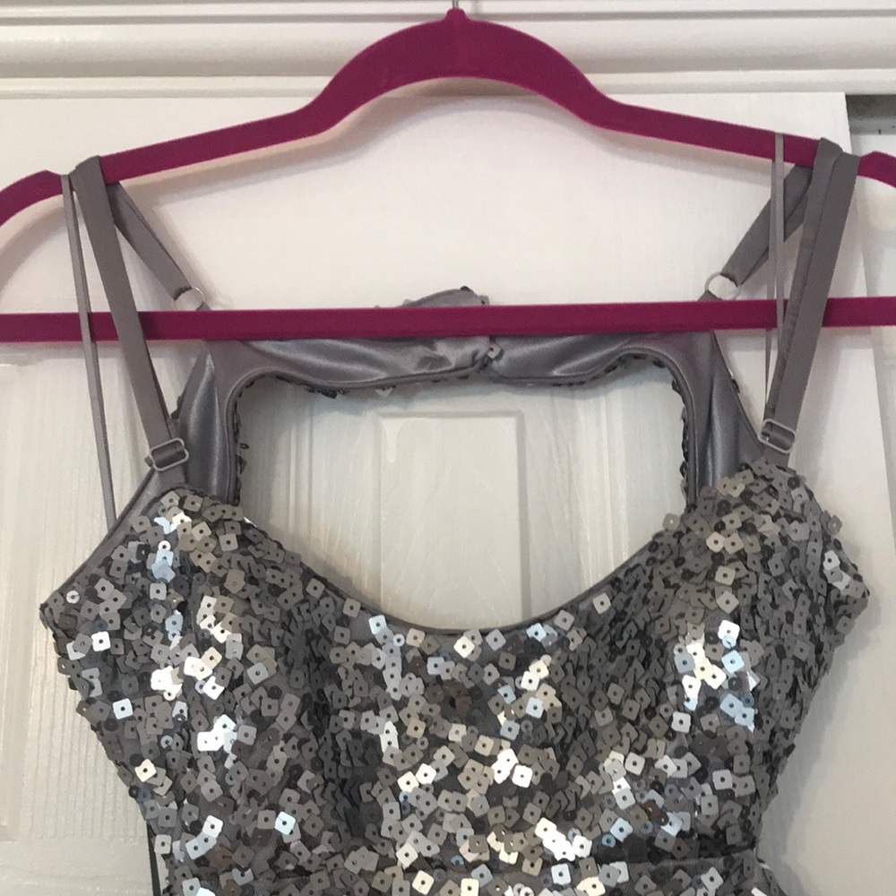 Jessica Simpson Prom Dress - Picture 2 of 7